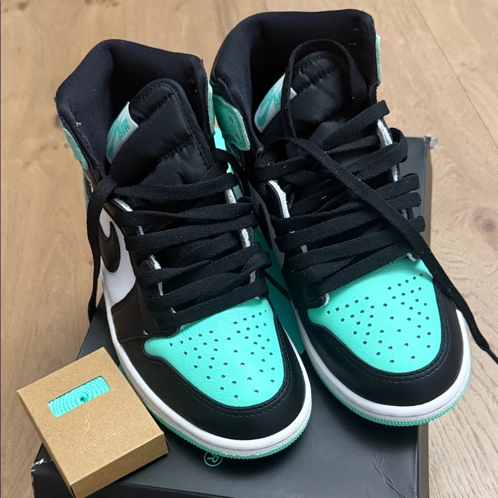Air Jordan 1 Retro - Picture 1 of 12